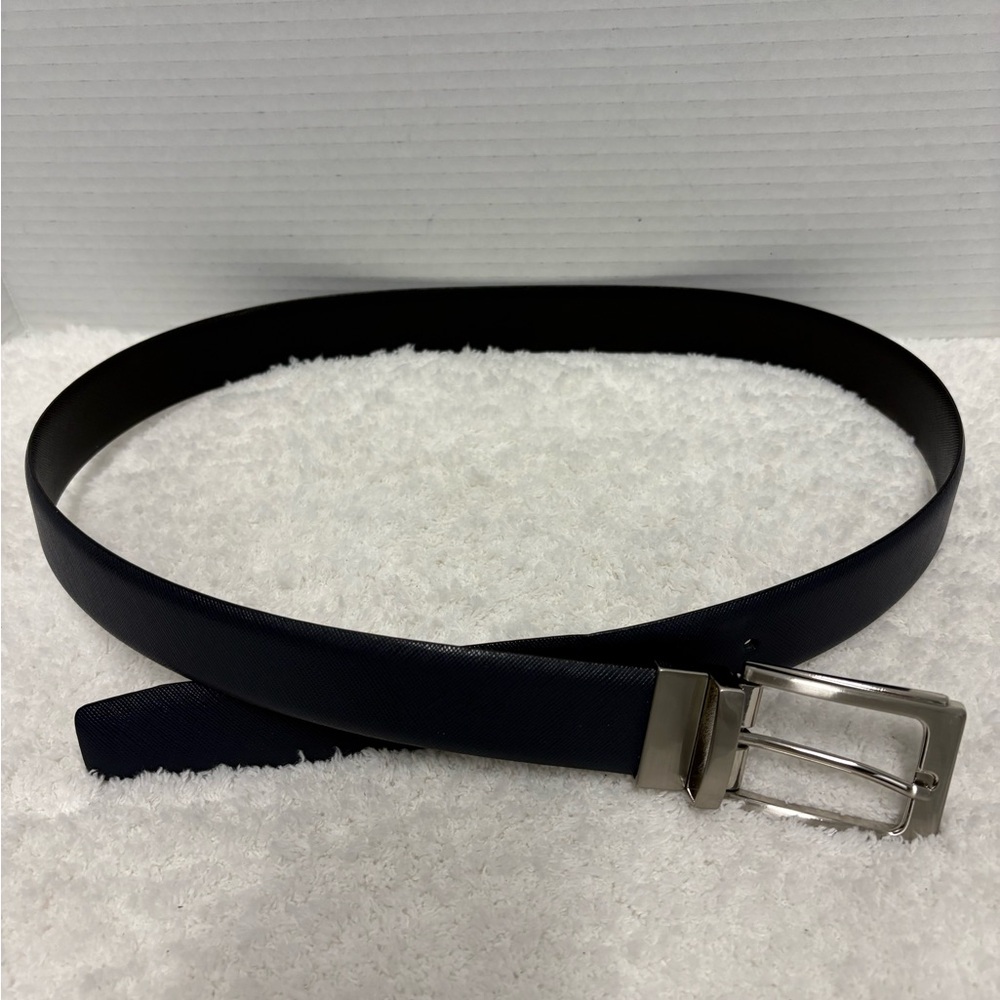 Barneys New York Men's Reversible Navy/Black Italian Leather Belt Size 36.  NWOT
